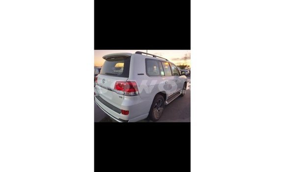Ra Imported Toyota Land Cruiser funfun Ọkọ̀ in Import - Dubai ni Benin Ra Imported Toyota Land Cruiser funfun Ọkọ̀ in Import - Dubai ni Benin