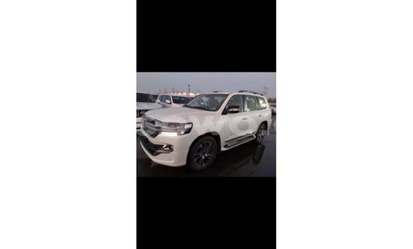 Ra Imported Toyota Land Cruiser funfun Ọkọ̀ in Import - Dubai ni Benin Ra Imported Toyota Land Cruiser funfun Ọkọ̀ in Import - Dubai ni Benin