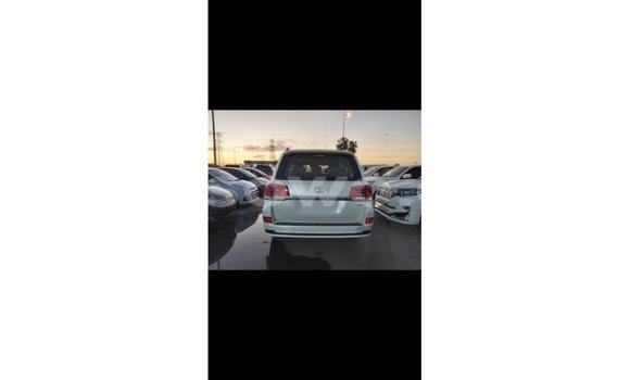 Ra Imported Toyota Land Cruiser funfun Ọkọ̀ in Import - Dubai ni Benin Ra Imported Toyota Land Cruiser funfun Ọkọ̀ in Import - Dubai ni Benin