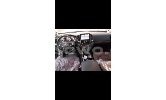 Ra Imported Toyota Land Cruiser funfun Ọkọ̀ in Import - Dubai ni Benin Ra Imported Toyota Land Cruiser funfun Ọkọ̀ in Import - Dubai ni Benin
