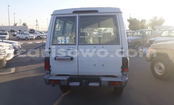 Buy Import Toyota Land Cruiser White Car in Import - Dubai in Benign Buy Import Toyota Land Cruiser White Car in Import - Dubai in Benign