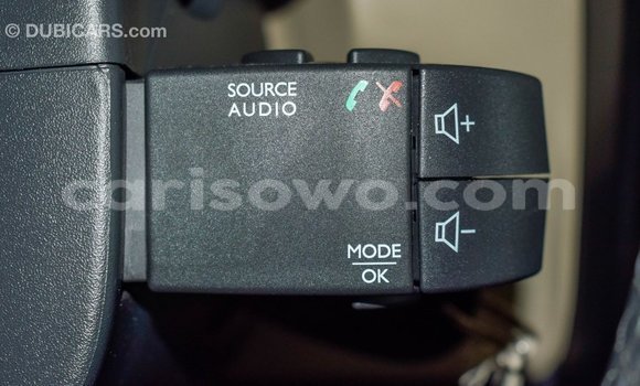 Acheter Import Voiture Renault Duster Blanc à Import - Dubai, Benin Acheter Import Voiture Renault Duster Blanc à Import - Dubai, Benin