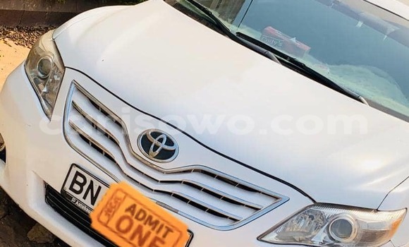 Ra Àlòkù Toyota Camry funfun Ọkọ̀ in Cotonou ni Benin Ra Àlòkù Toyota Camry funfun Ọkọ̀ in Cotonou ni Benin