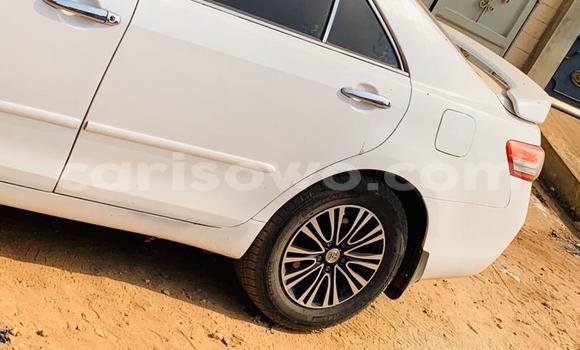 Ra Àlòkù Toyota Camry funfun Ọkọ̀ in Cotonou ni Benin Ra Àlòkù Toyota Camry funfun Ọkọ̀ in Cotonou ni Benin
