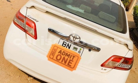 Ra Àlòkù Toyota Camry funfun Ọkọ̀ in Cotonou ni Benin Ra Àlòkù Toyota Camry funfun Ọkọ̀ in Cotonou ni Benin
