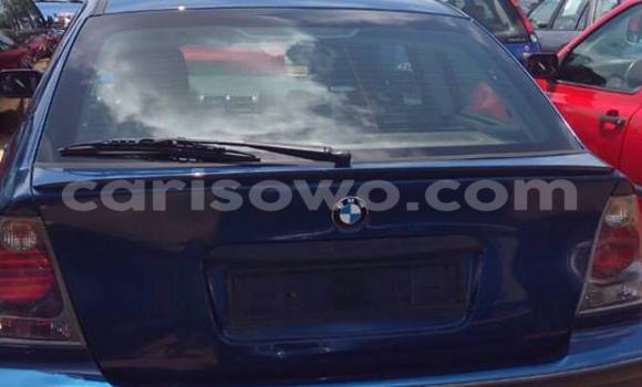 Sayi Na hannu BMW 3–Series Blue Mota in Cotonou a Benin