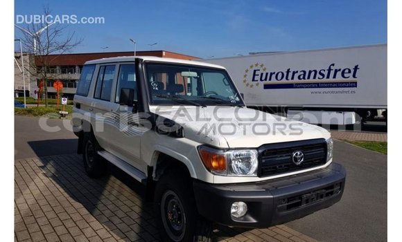 Sayi Imported Toyota Land Cruiser White Mota in Import - Dubai a Benin Sayi Imported Toyota Land Cruiser White Mota in Import - Dubai a Benin