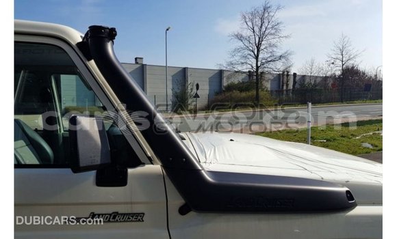 Sayi Imported Toyota Land Cruiser White Mota in Import - Dubai a Benin Sayi Imported Toyota Land Cruiser White Mota in Import - Dubai a Benin