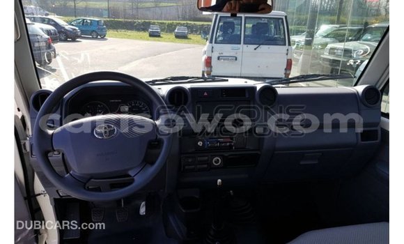 Sayi Imported Toyota Land Cruiser White Mota in Import - Dubai a Benin Sayi Imported Toyota Land Cruiser White Mota in Import - Dubai a Benin