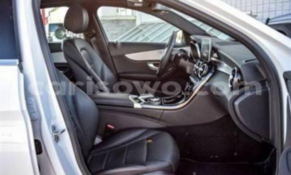 Sayi Na hannu Mercedes-Benz C–Class White Mota in Cotonou a Benin Sayi Na hannu Mercedes-Benz C–Class White Mota in Cotonou a Benin