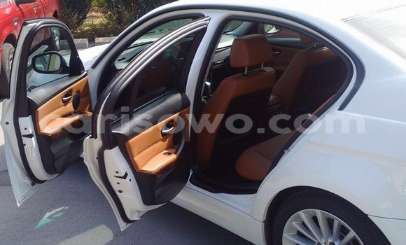 Sayi Na hannu BMW 3–Series White Mota in Cotonou a Benin