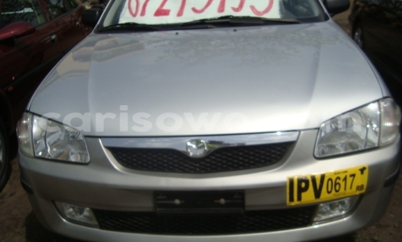 Sayi Na hannu Mazda 326 Azurfa Mota in Ouidah a Benin