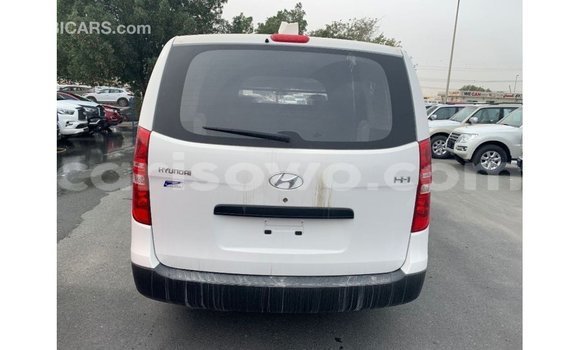 Ra Imported Hyundai Cargo funfun Ọkọ̀ in Import - Dubai ni Benin Ra Imported Hyundai Cargo funfun Ọkọ̀ in Import - Dubai ni Benin
