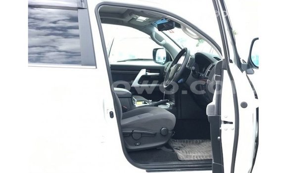 Buy Import Toyota Land Cruiser White Car in Import - Dubai in Benign Buy Import Toyota Land Cruiser White Car in Import - Dubai in Benign