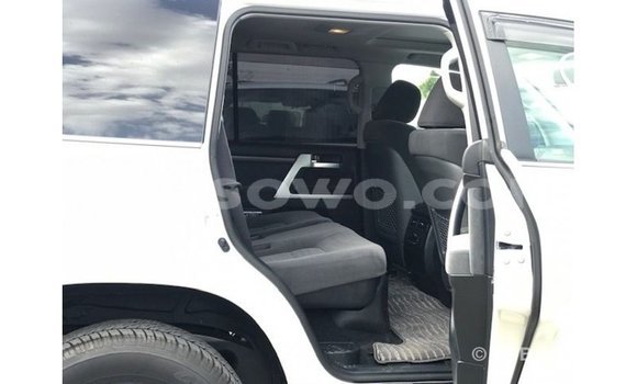 Buy Import Toyota Land Cruiser White Car in Import - Dubai in Benign Buy Import Toyota Land Cruiser White Car in Import - Dubai in Benign