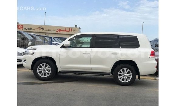 Buy Import Toyota Land Cruiser White Car in Import - Dubai in Benign Buy Import Toyota Land Cruiser White Car in Import - Dubai in Benign