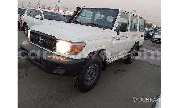 Ra Imported Toyota Land Cruiser funfun Ọkọ̀ in Import - Dubai ni Benin Ra Imported Toyota Land Cruiser funfun Ọkọ̀ in Import - Dubai ni Benin