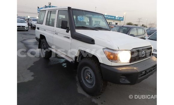 Ra Imported Toyota Land Cruiser funfun Ọkọ̀ in Import - Dubai ni Benin Ra Imported Toyota Land Cruiser funfun Ọkọ̀ in Import - Dubai ni Benin