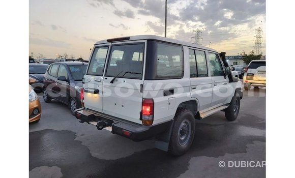 Ra Imported Toyota Land Cruiser funfun Ọkọ̀ in Import - Dubai ni Benin Ra Imported Toyota Land Cruiser funfun Ọkọ̀ in Import - Dubai ni Benin