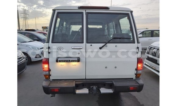 Ra Imported Toyota Land Cruiser funfun Ọkọ̀ in Import - Dubai ni Benin Ra Imported Toyota Land Cruiser funfun Ọkọ̀ in Import - Dubai ni Benin