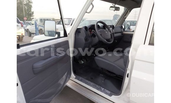 Ra Imported Toyota Land Cruiser funfun Ọkọ̀ in Import - Dubai ni Benin Ra Imported Toyota Land Cruiser funfun Ọkọ̀ in Import - Dubai ni Benin