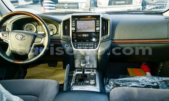 Buy Import Toyota Land Cruiser White Car in Import - Dubai in Benign Buy Import Toyota Land Cruiser White Car in Import - Dubai in Benign