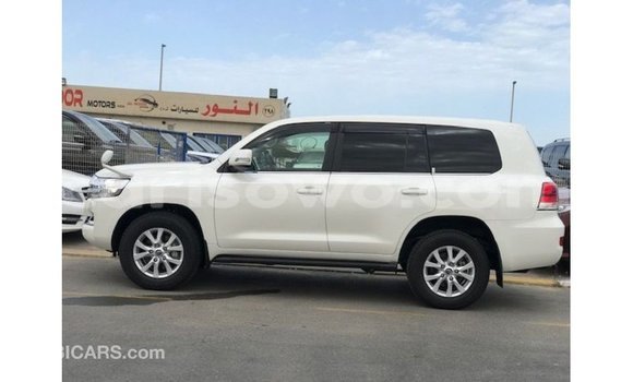 Buy Import Toyota Land Cruiser White Car in Import - Dubai in Benign Buy Import Toyota Land Cruiser White Car in Import - Dubai in Benign