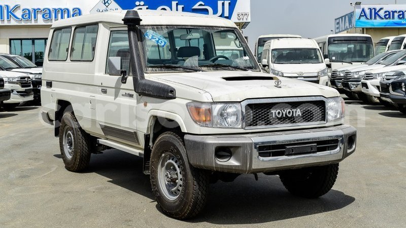 Big with watermark toyota land cruiser benin import dubai 8339