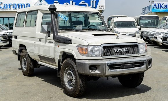 Acheter Import Voiture Toyota Land Cruiser Blanc à Import - Dubai, Benin Acheter Import Voiture Toyota Land Cruiser Blanc à Import - Dubai, Benin