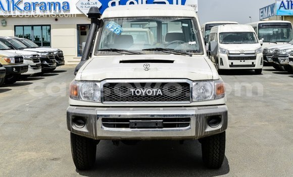 Acheter Import Voiture Toyota Land Cruiser Blanc à Import - Dubai, Benin Acheter Import Voiture Toyota Land Cruiser Blanc à Import - Dubai, Benin