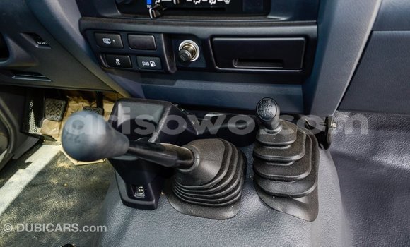 Acheter Import Voiture Toyota Land Cruiser Blanc à Import - Dubai, Benin Acheter Import Voiture Toyota Land Cruiser Blanc à Import - Dubai, Benin