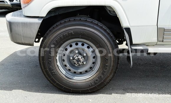 Acheter Import Voiture Toyota Land Cruiser Blanc à Import - Dubai, Benin Acheter Import Voiture Toyota Land Cruiser Blanc à Import - Dubai, Benin