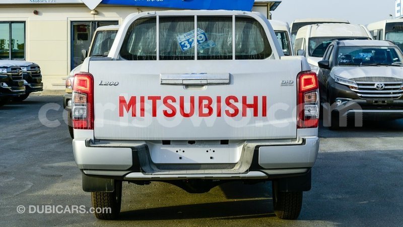 Big with watermark mitsubishi l200 benin import dubai 8344