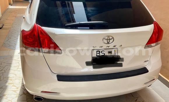 Ra Tuntun Toyota Venza funfun Ọkọ̀ in Cotonou ni Benin Ra Tuntun Toyota Venza funfun Ọkọ̀ in Cotonou ni Benin