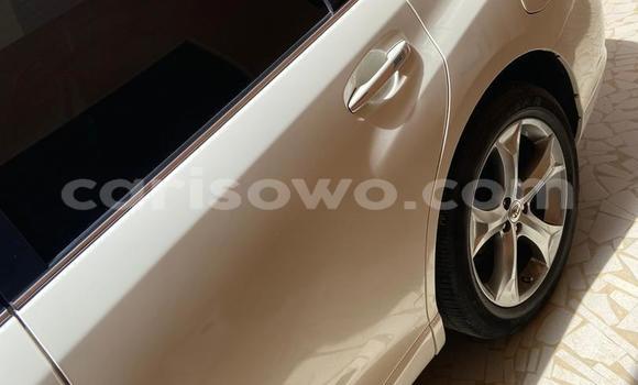 Ra Tuntun Toyota Venza funfun Ọkọ̀ in Cotonou ni Benin Ra Tuntun Toyota Venza funfun Ọkọ̀ in Cotonou ni Benin