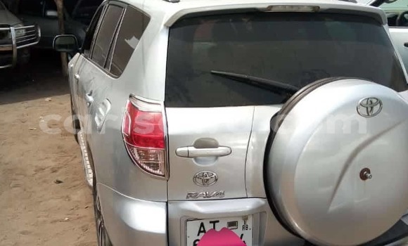 Ra Àlòkù Toyota RAV4 Silver Ọkọ̀ in Cotonou ni Benin Ra Àlòkù Toyota RAV4 Silver Ọkọ̀ in Cotonou ni Benin