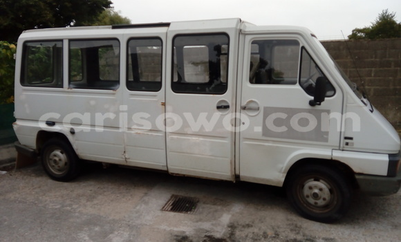 Sayi Na hannu Renault Master White Babbar mota in Cotonou a Benin