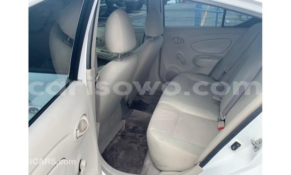 Acheter Import Voiture Nissan Sunny Blanc à Import - Dubai, Benin Acheter Import Voiture Nissan Sunny Blanc à Import - Dubai, Benin