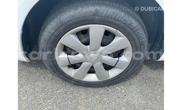 Acheter Import Voiture Nissan Sunny Blanc à Import - Dubai, Benin Acheter Import Voiture Nissan Sunny Blanc à Import - Dubai, Benin