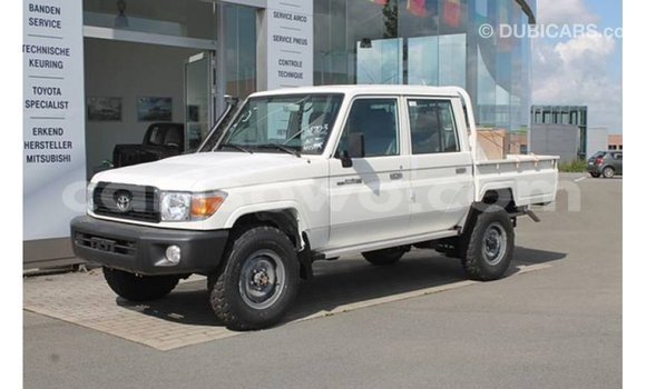 Sayi Imported Toyota Land Cruiser White Mota in Import - Dubai a Benin Sayi Imported Toyota Land Cruiser White Mota in Import - Dubai a Benin