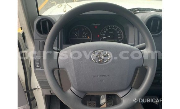 Sayi Imported Toyota Land Cruiser White Mota in Import - Dubai a Benin Sayi Imported Toyota Land Cruiser White Mota in Import - Dubai a Benin