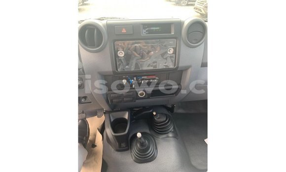 Sayi Imported Toyota Land Cruiser White Mota in Import - Dubai a Benin Sayi Imported Toyota Land Cruiser White Mota in Import - Dubai a Benin