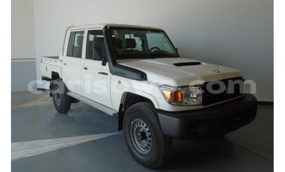Sayi Imported Toyota Land Cruiser White Mota in Import - Dubai a Benin Sayi Imported Toyota Land Cruiser White Mota in Import - Dubai a Benin