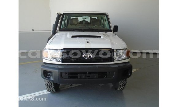 Sayi Imported Toyota Land Cruiser White Mota in Import - Dubai a Benin Sayi Imported Toyota Land Cruiser White Mota in Import - Dubai a Benin