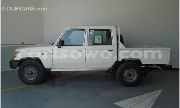 Sayi Imported Toyota Land Cruiser White Mota in Import - Dubai a Benin Sayi Imported Toyota Land Cruiser White Mota in Import - Dubai a Benin