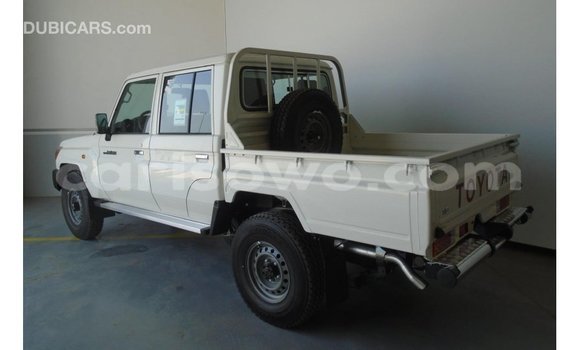 Sayi Imported Toyota Land Cruiser White Mota in Import - Dubai a Benin Sayi Imported Toyota Land Cruiser White Mota in Import - Dubai a Benin