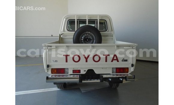 Sayi Imported Toyota Land Cruiser White Mota in Import - Dubai a Benin Sayi Imported Toyota Land Cruiser White Mota in Import - Dubai a Benin