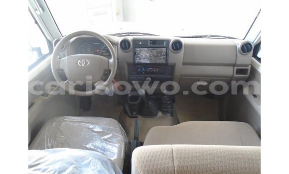 Sayi Imported Toyota Land Cruiser White Mota in Import - Dubai a Benin Sayi Imported Toyota Land Cruiser White Mota in Import - Dubai a Benin