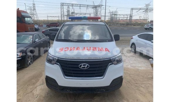 Sayi Imported Hyundai Chorus White Babbar mota in Import - Dubai a Benin