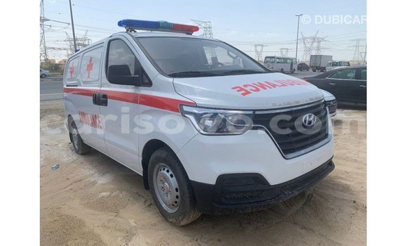 Ra Imported Hyundai Chorus funfun Ọkọ̀ akẹ́rù ńlá in Import - Dubai ni Benin Ra Imported Hyundai Chorus funfun Ọkọ̀ akẹ́rù ńlá in Import - Dubai ni Benin